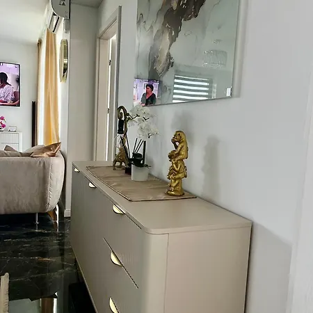 Violet Superior Apartment